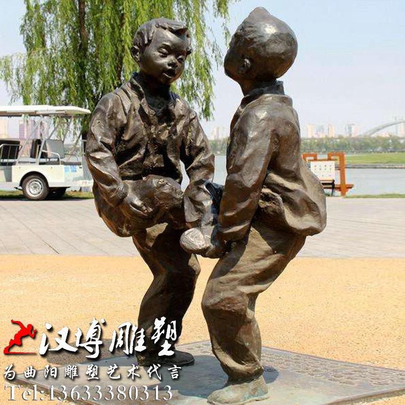 ͯȤ������ܣ�С��ײ�յ���԰�־���ͭ��