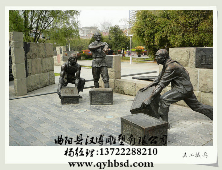 玻璃钢搬运工人雕塑,户外情景雕塑