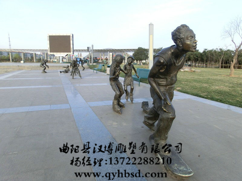 滑旱冰人物雕塑.玻璃钢小品雕塑