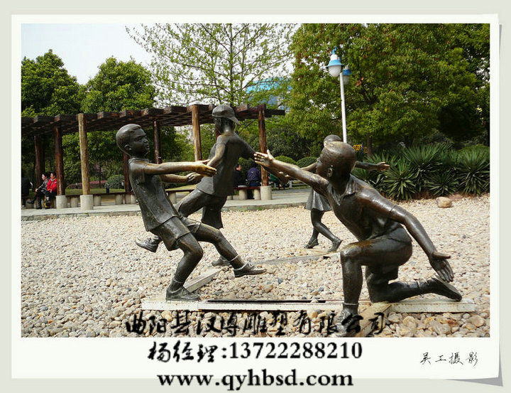 玻璃钢童趣主题雕塑,仿铜人物摆件