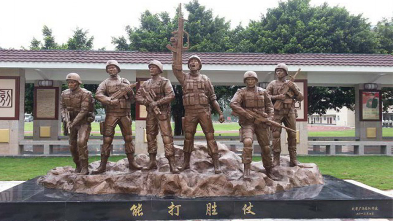 商业街塑像,军人主题雕像,大型铜雕定制