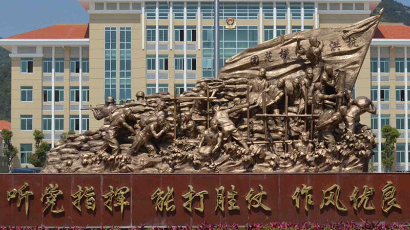 铸铜雕塑厂家,红色主题雕像,战士铜雕