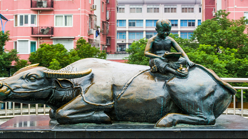 牧童放牛雕像,牛铜雕,园林景观雕塑